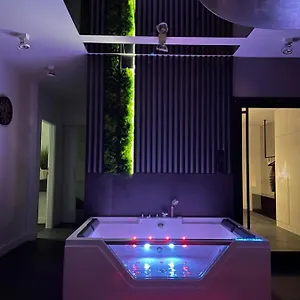 Magspace River View Jacuzzi Apartment