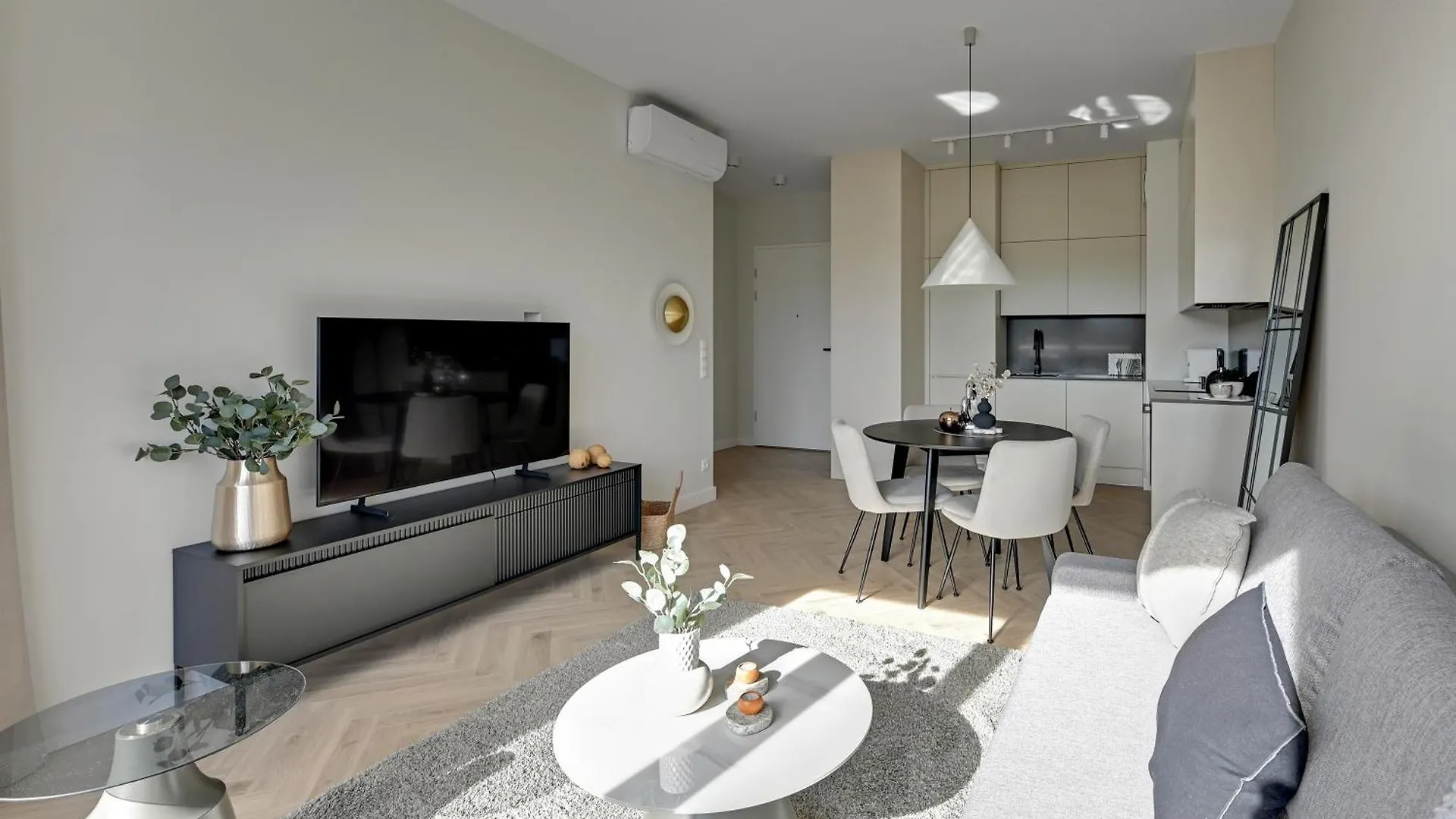 Nadmorski Dwor 800M Od Plazy By Downtown Apartments Gdansk Poland